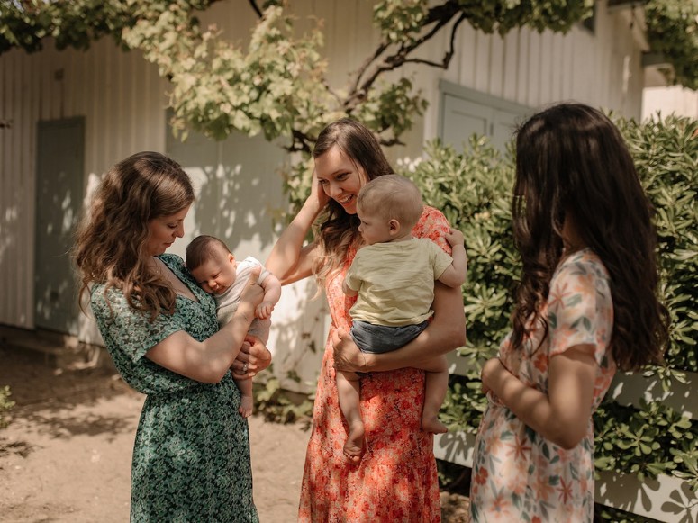 Marque allaitement : l'histoire d'Amaë robes allaitement et mamans été